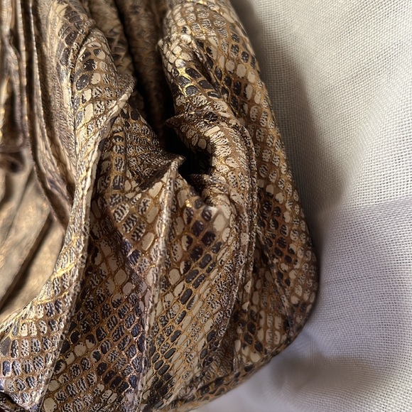 NWT Sharif gold alligator skin and leather crossbody bag with clamshell closure - Picture 8 of 14